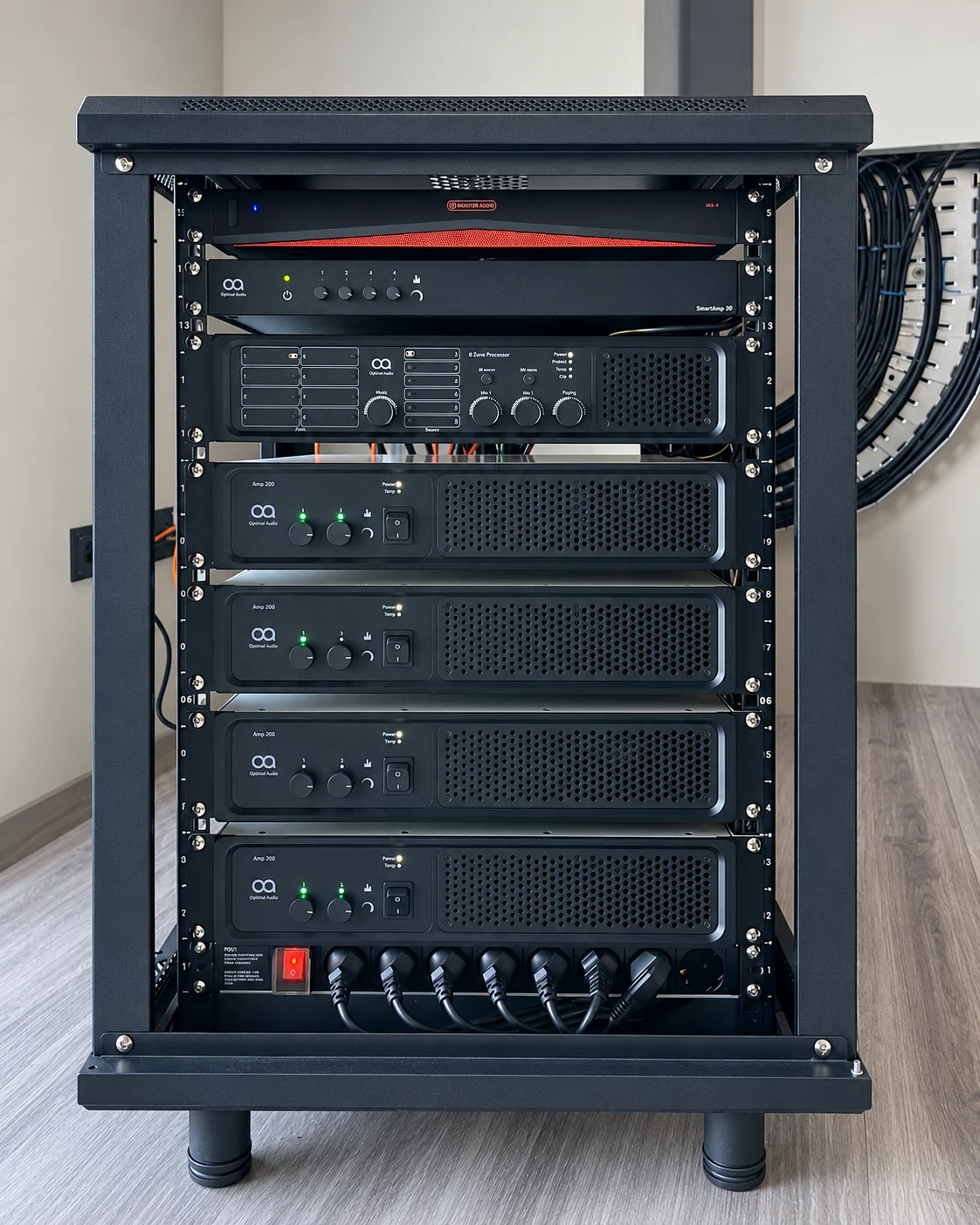 Rack principal du système de sonorisation d’un club fitness