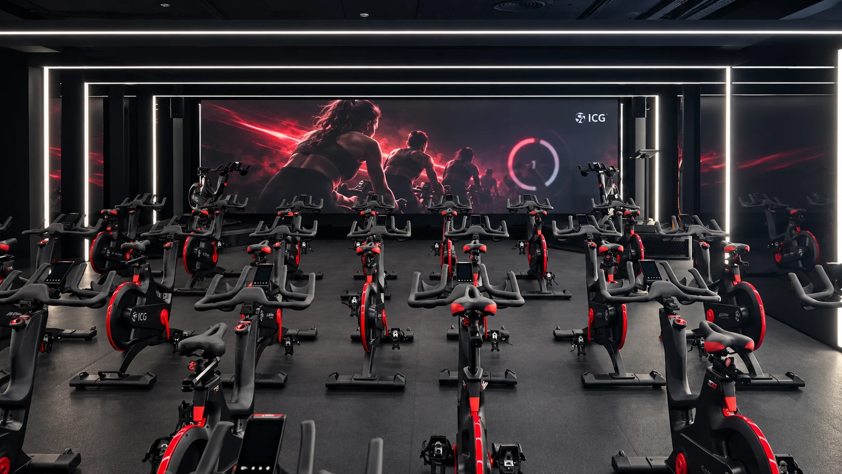 Salle de cycling indoor avec grand écran et sonorisation